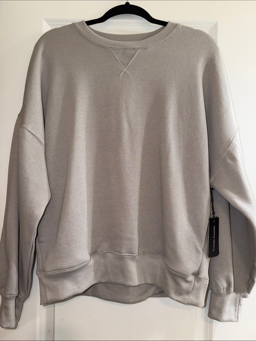 Everyday Essentials Crewneck Sweatshirt with Pockets- L